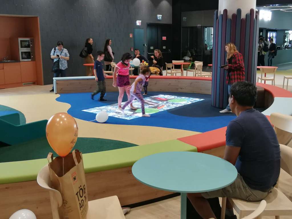 Etele Plaza / Flexible LED Display and Interactive Floor LED Display - Smart Plaza Digital Signage System Design and Construction 6