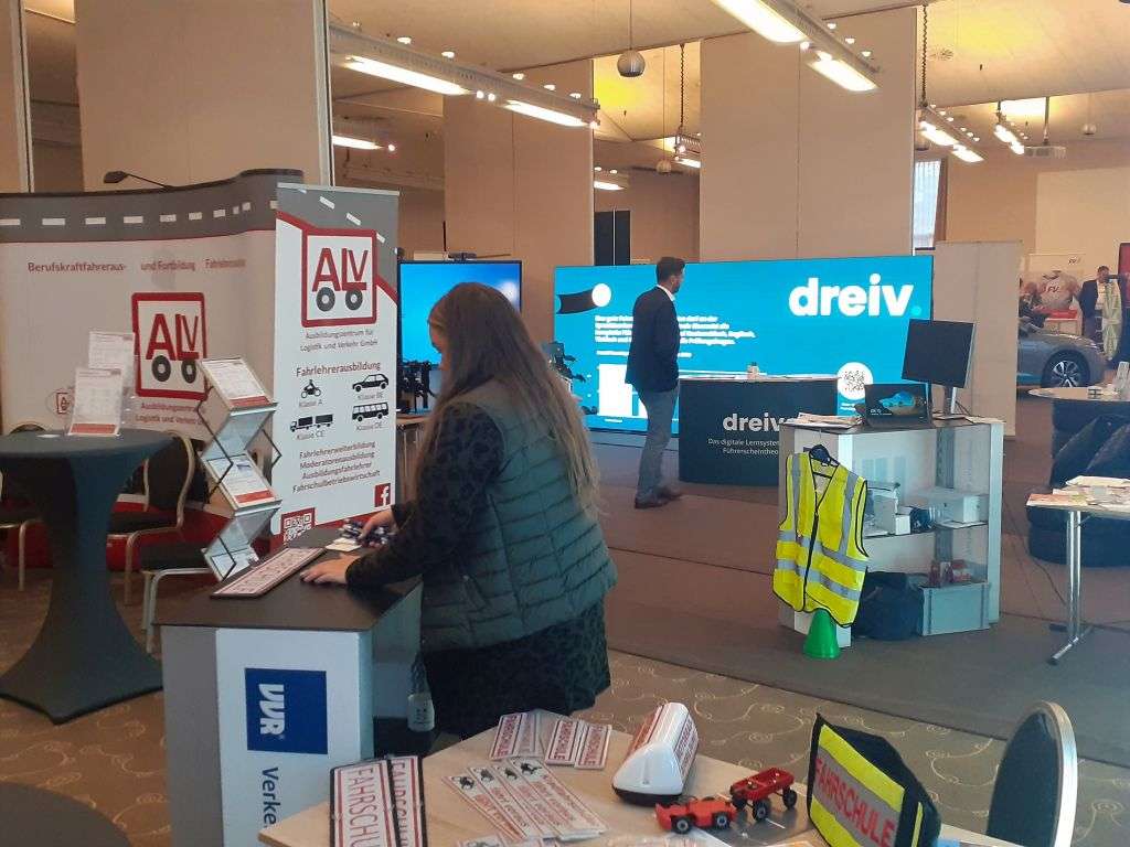 German Driving Instructor Days / Hamburg 2022 – LED posters at an exhibition 4