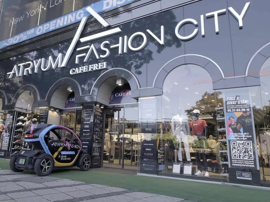 Afișaje LED poster digital la ATRYUM FASHION CITY din piața Nyugati