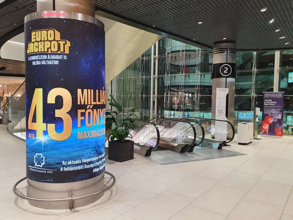 Coloanele publicitare LED în centrele comerciale Allee, Duna și ETELE Plaza 8