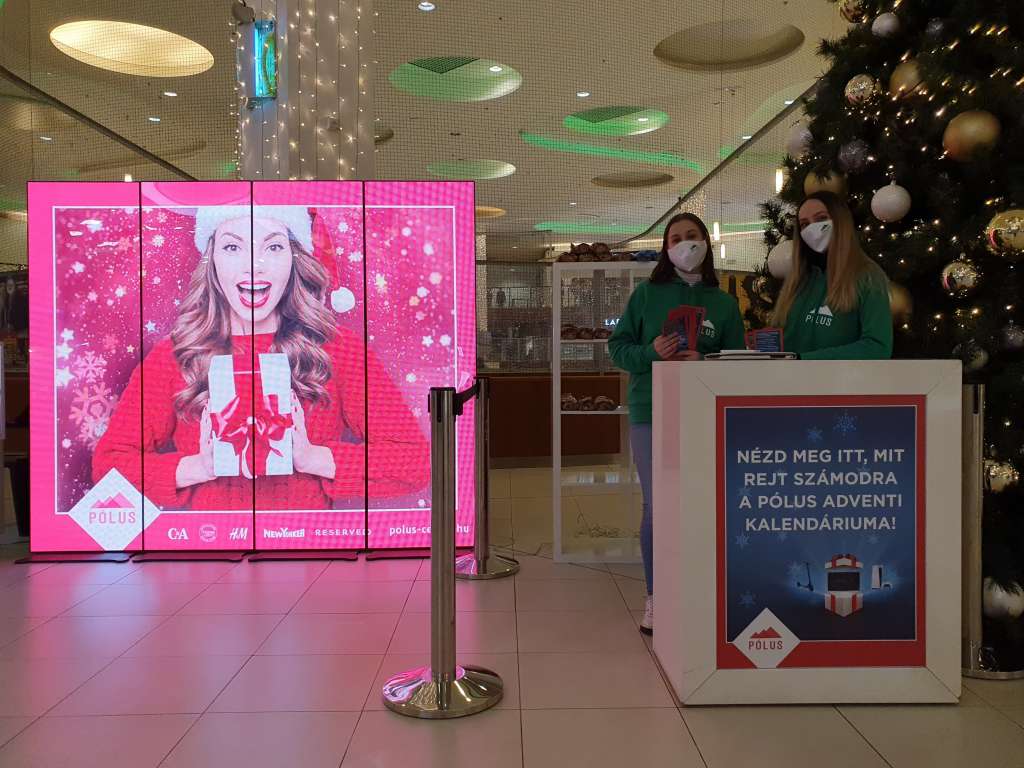 Operarea afișajului LED poster digital în mallul Pólus Center