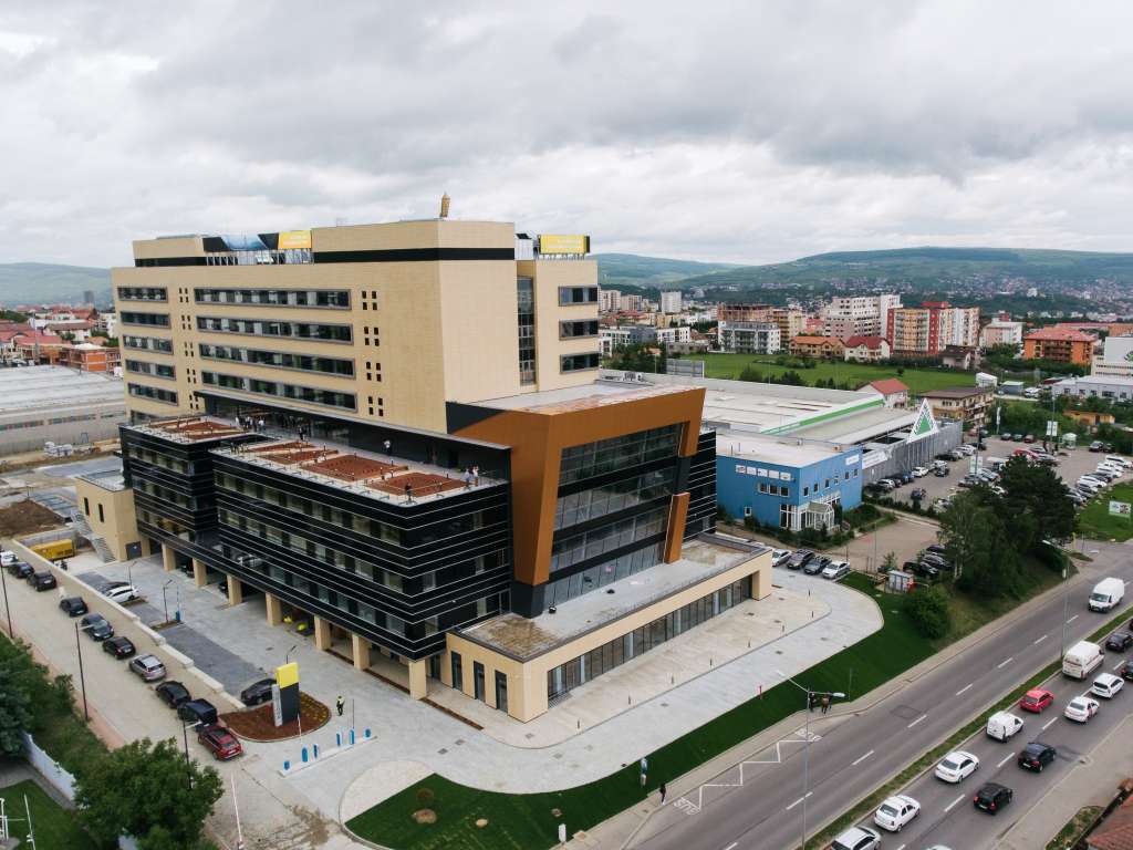Hexagon irodaépület, LED-kijelző telepítése