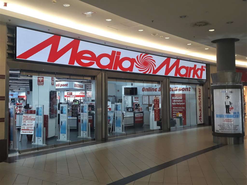 Media Markt / Flexibilis LED-fal telepítés