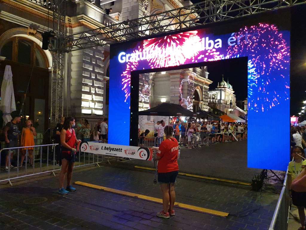 Generali Night Run Budapest futóverseny / Kültéri LED-perimeter és LED-es eredményjelző telepítés 2