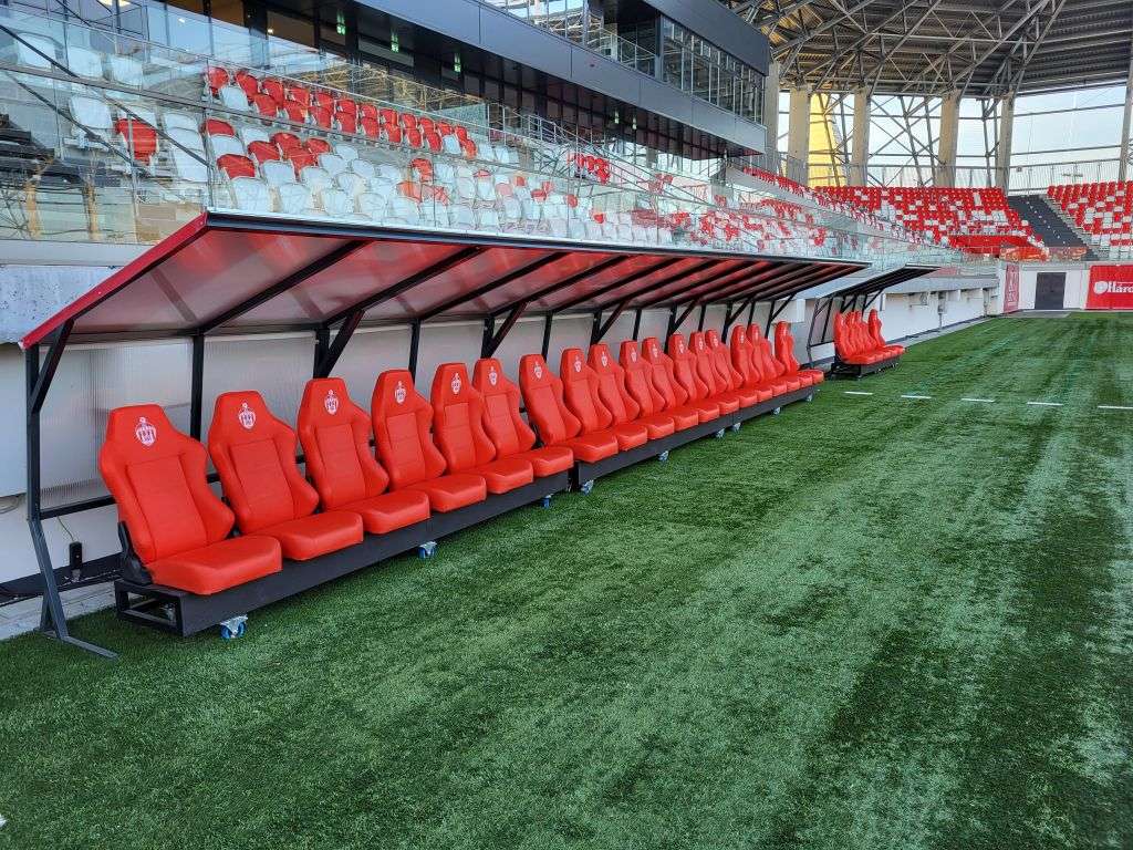 SEPSI OSK Stadion / Fűthető sportülésekkel ellátott cserepad tervezés és kivitelezés, nézőtéri szék telepítés 6