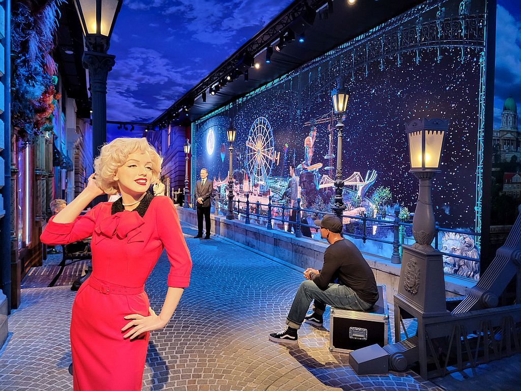 Madame Tussauds Budapest - LED video wall, interactive floor LED display and video processor control system design and construction