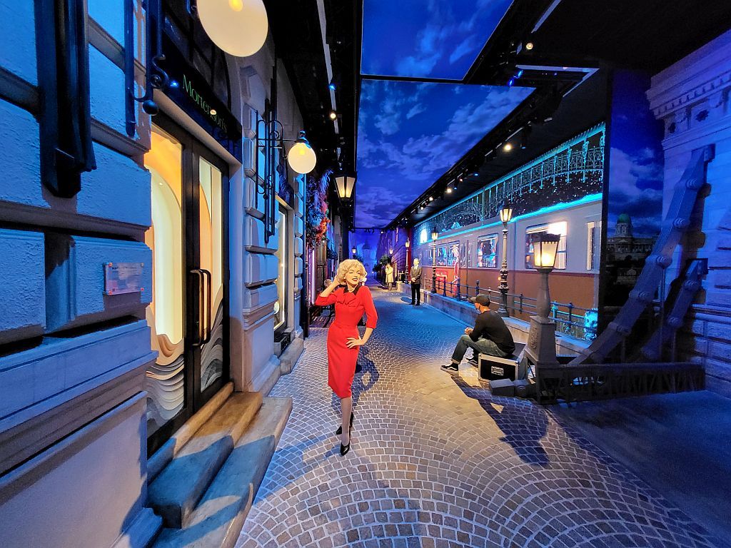 Madame Tussauds Budapest - LED wall, LED floor and video processor control system design and construction 5