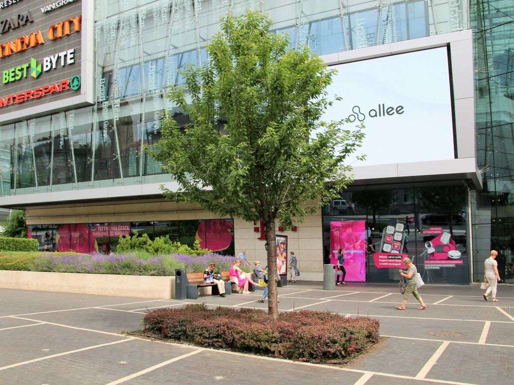 Replacement of outdoor and indoor LED walls at Allee Shopping Mall 2