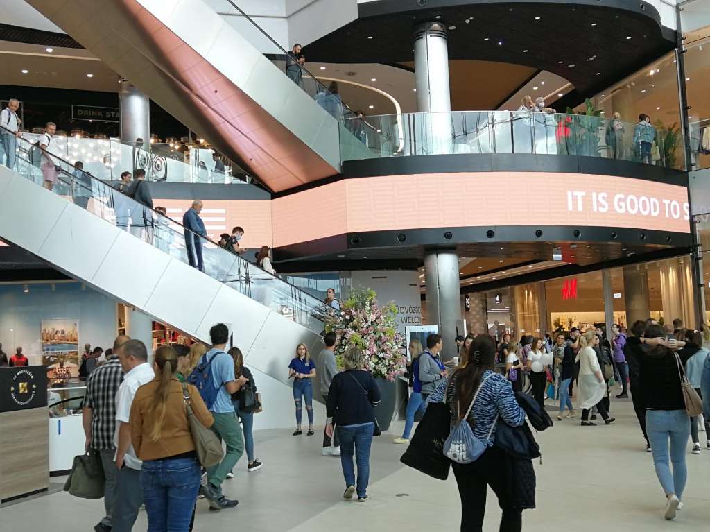Mallul Etele / Afișaj LED flexibil și ecran cu LED-uri pentru podea - Proiectare și implementare sistem de mall inteligent Digital Signage 5