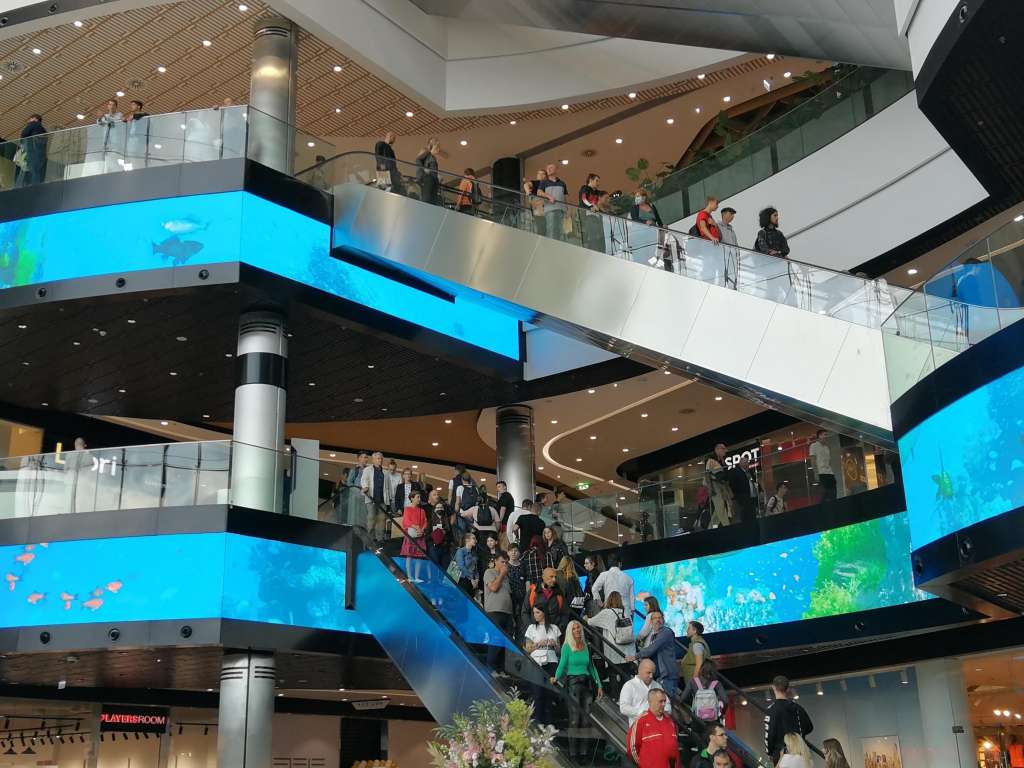 Mallul Etele / Afișaj LED flexibil și ecran cu LED-uri pentru podea - Proiectare și implementare sistem de mall inteligent Digital Signage 8