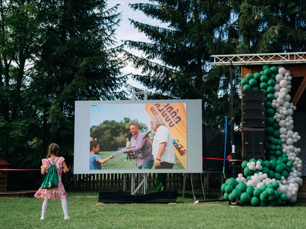 Operarea ecranului LED în outdoor la evenimentul aniversar de 20 de ani al Cetate Production SRL din România 3