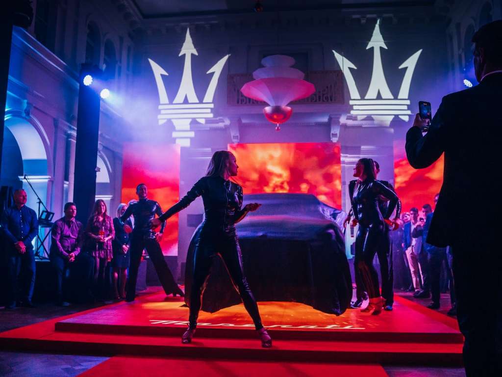 Prezentare exclusivă de mașini, dansuri, modă și bijuterii, sub egida Maserati Wallis Motor  - Haris Park 1