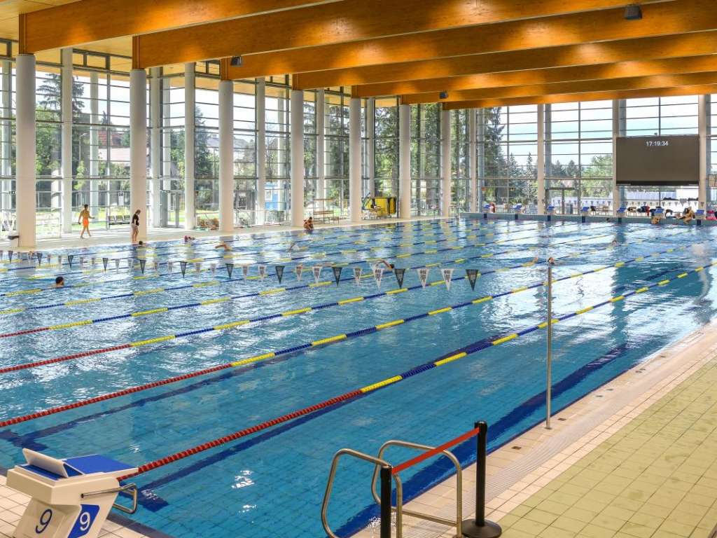 FINA 2022 – Montarea perdelelor de întunecare în locațiile campionatului mondial de natație și polo pe apă 4