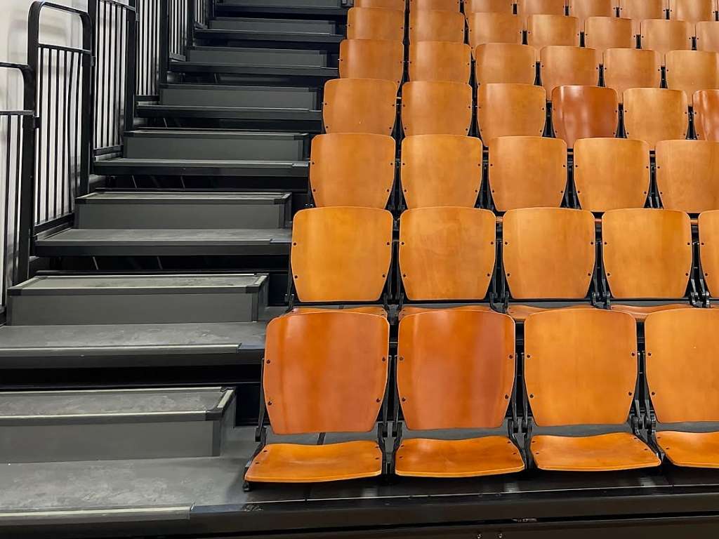 Montaretribună și scaune de tribună mobile cu acționare electrică la Sala sporturilor NIKÉ de la Fonyód 4