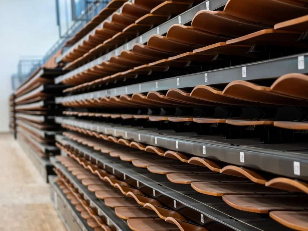 Montaretribună și scaune de tribună mobile cu acționare electrică la Sala sporturilor NIKÉ de la Fonyód 7