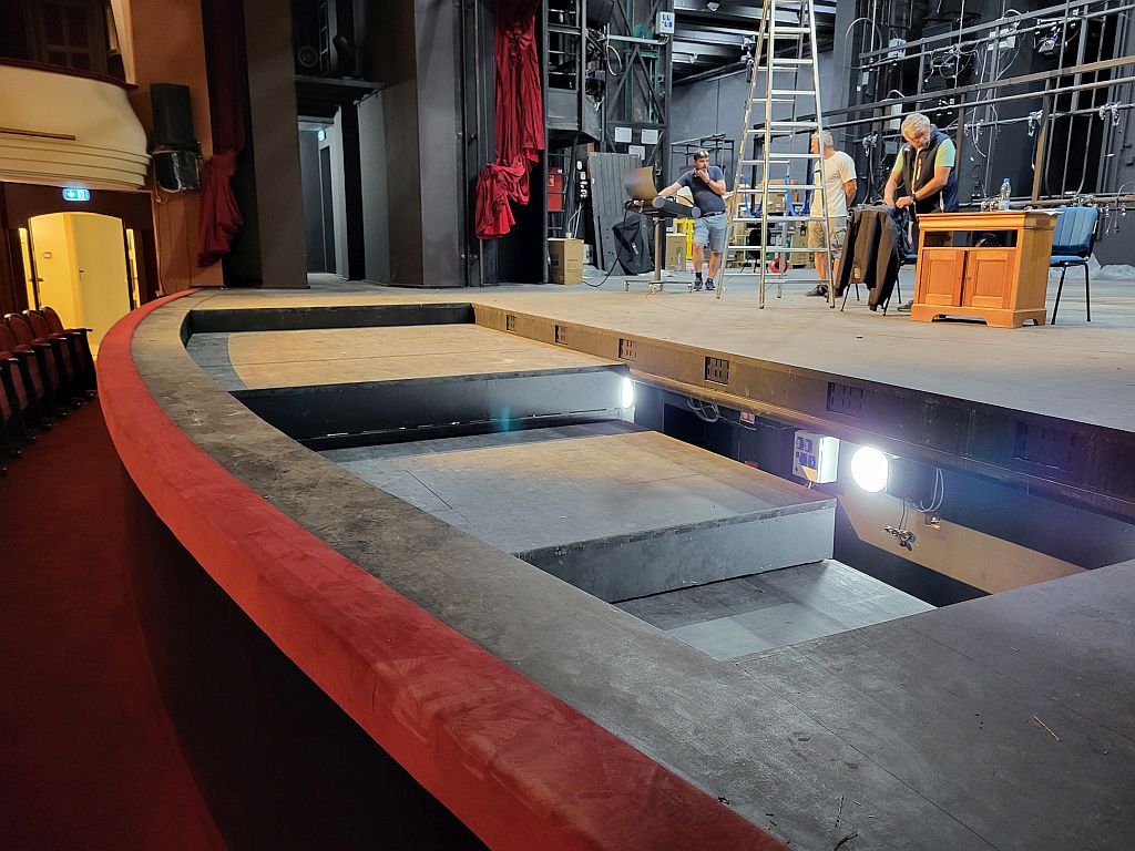 Reînnoirea completă a aparaturii de scenă din Teatrul Szigligeti din Szolnok 9