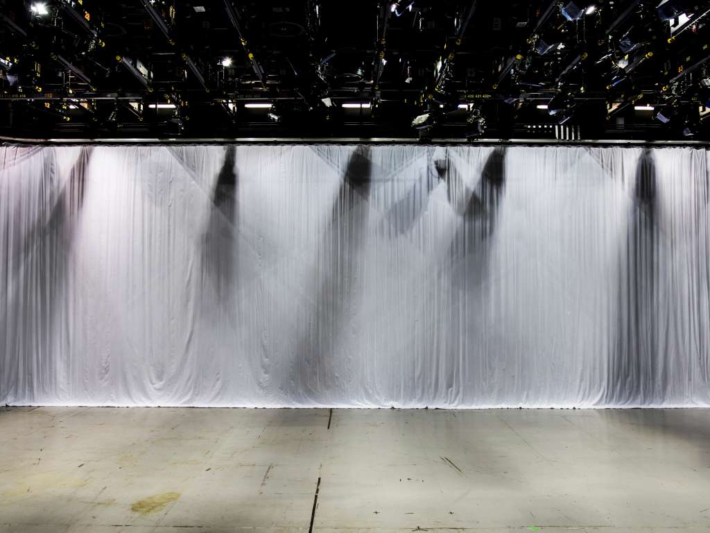 Horizon curtains around the studio 2