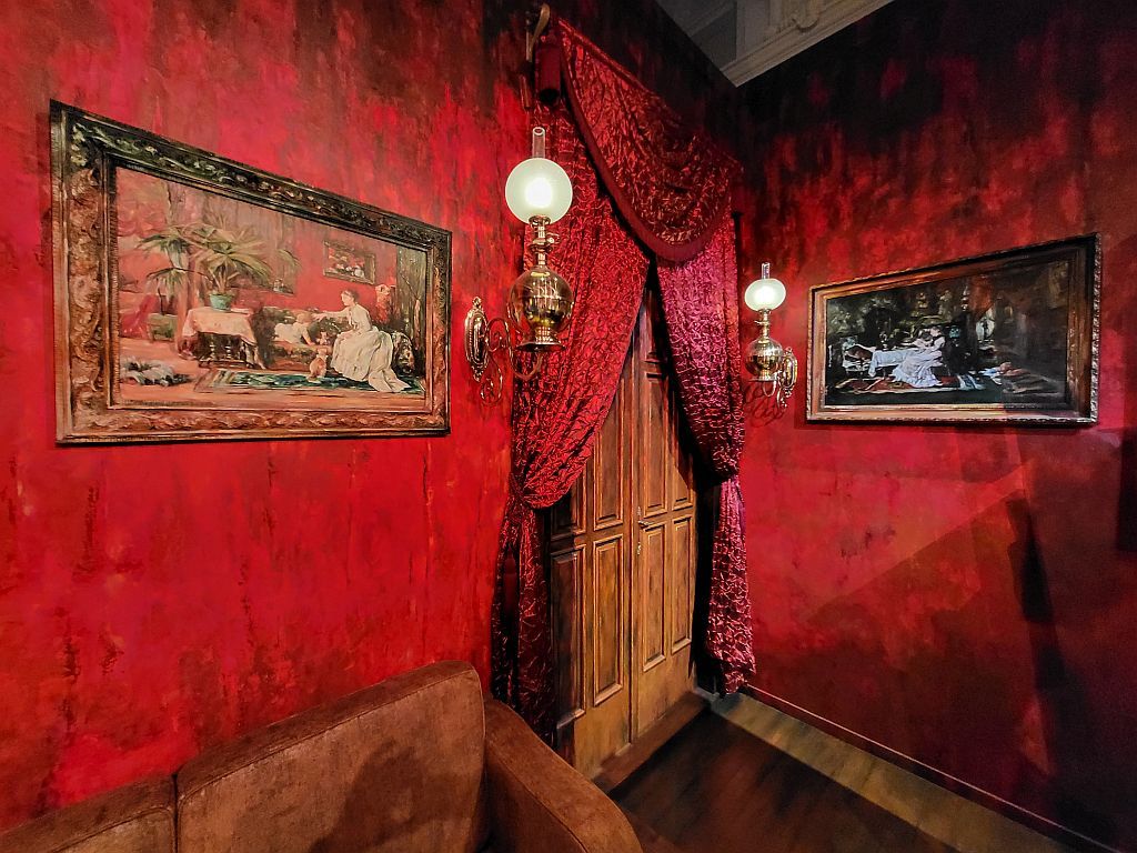 Madame Tussauds Budapest - Curtains for Installations 15