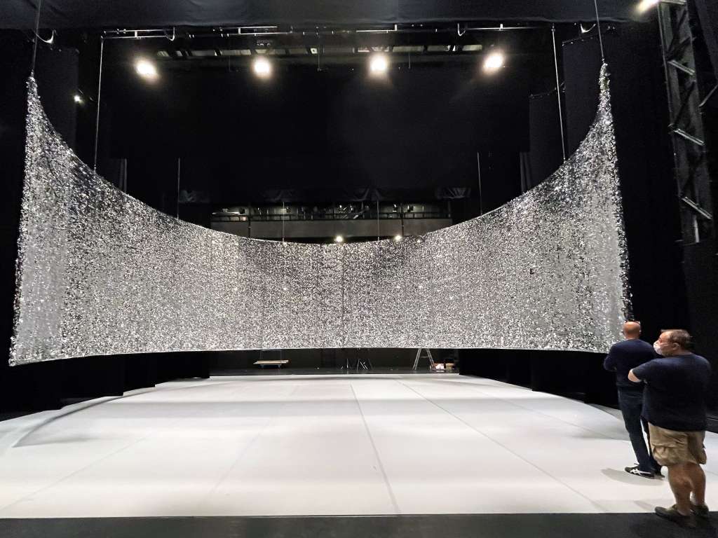 Silver background in the Great Hall of the National Dance Theatre 8
