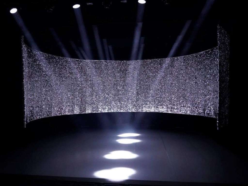 Silver background in the Great Hall of the National Dance Theatre 7