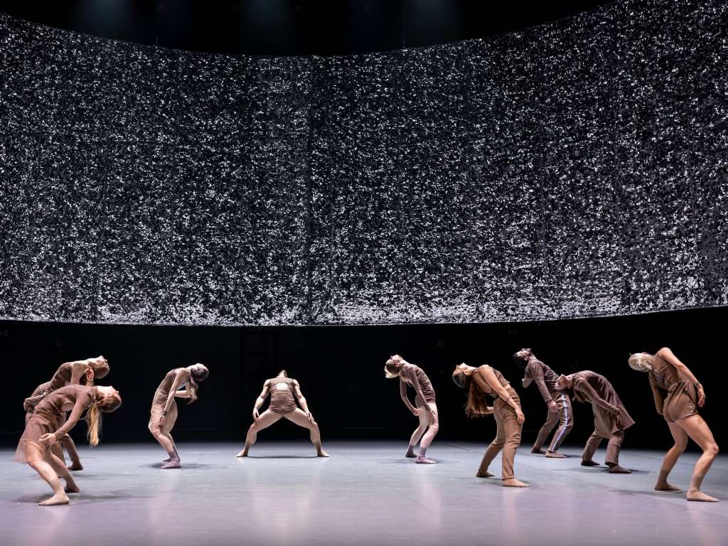 Silver background in the Great Hall of the National Dance Theatre 2