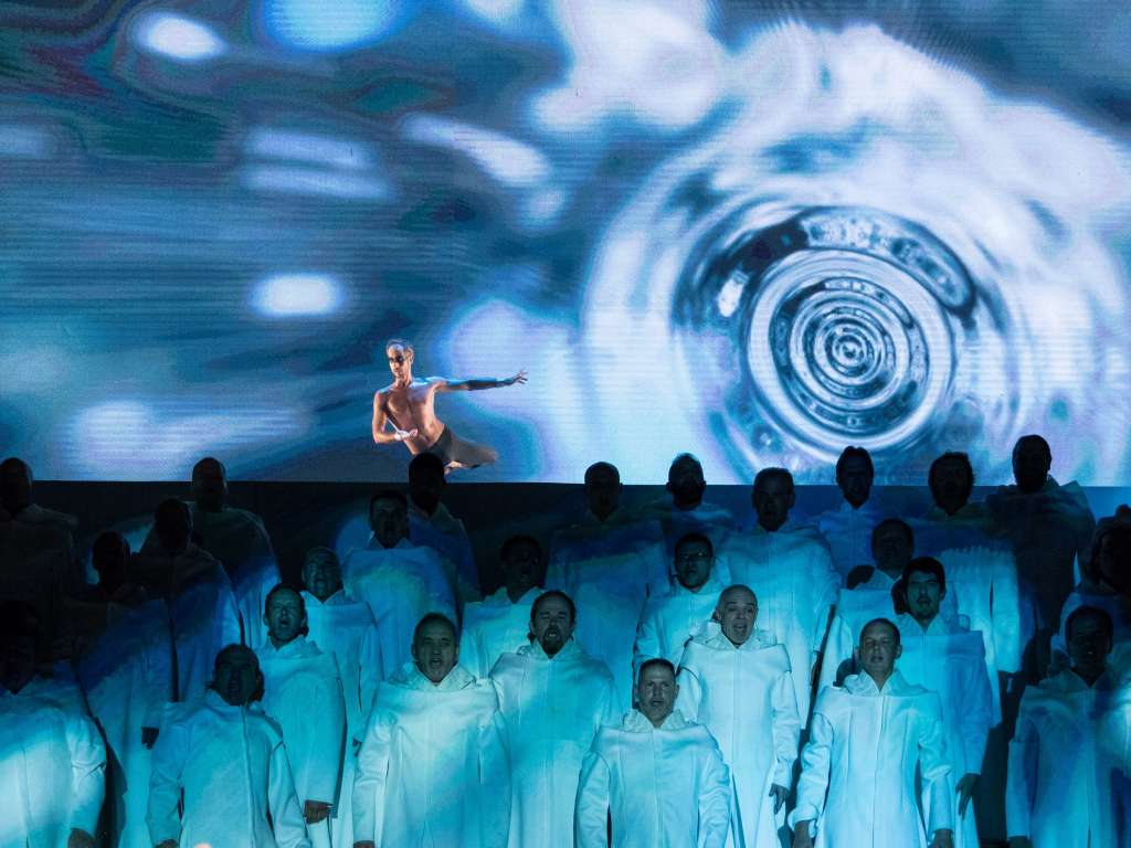 Tulle projection screen interwoven with silver - Carmina Burana in the Erkel Theatre 3
